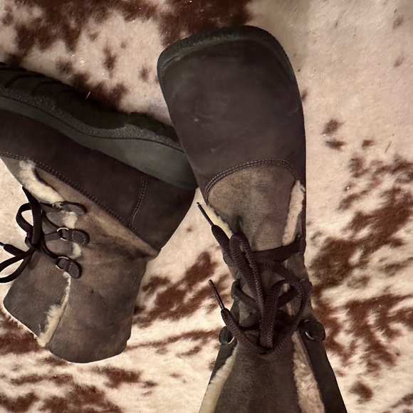 La Canadienne Always Waterproof Shearling Lined boots Brown Suede boots sz 7 - Picture 5 of 10